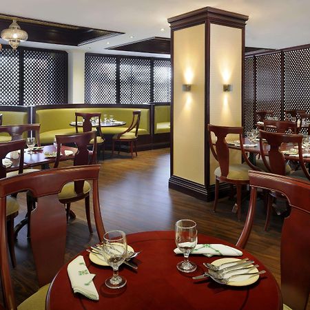 Al Safir Hotel Манама Ресторан фото